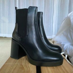 Black heel ankle boot
